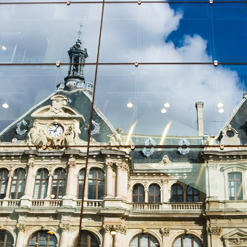 Enosmerno in varnostno zrcalna folija