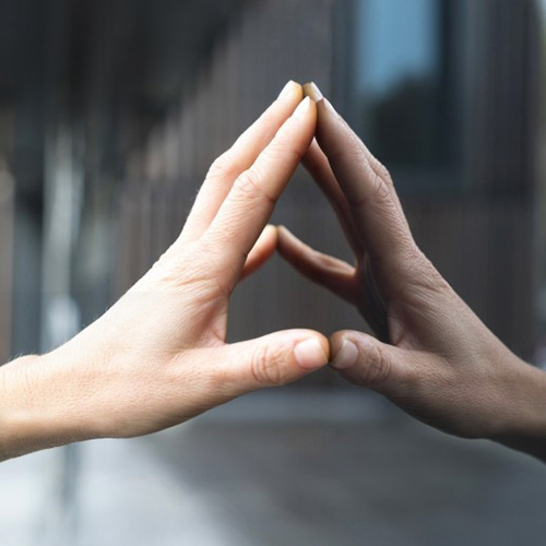 Zrcalne folije preprečujejo pogled v notranjost