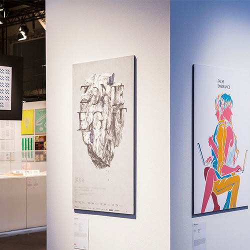 Kapa plošče uporabljene kot razstavne slike