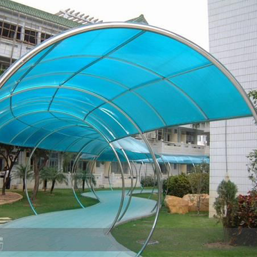 S PET ploščami so nadstreški enostavno izvedljivi.