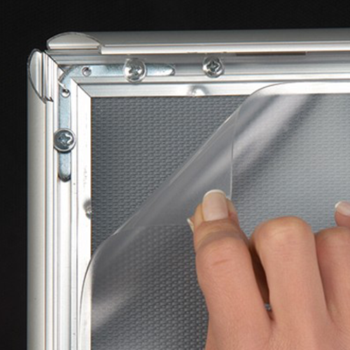 Prozorne PP zaščitne plošče se uporablja tudi za zaščito grafike na Clip Clap okvirjih.