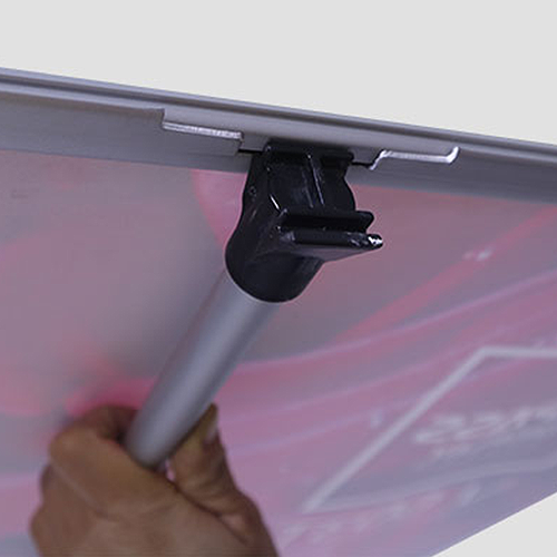Outdoor Double-sided Roll-up- zgornje vpetje.