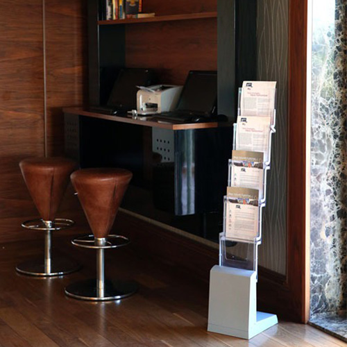 Cik-cak stojalo za prospekte - primer uporabe