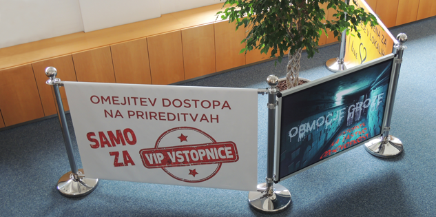 Različni smerjevalni stebrički kot prenosne stene