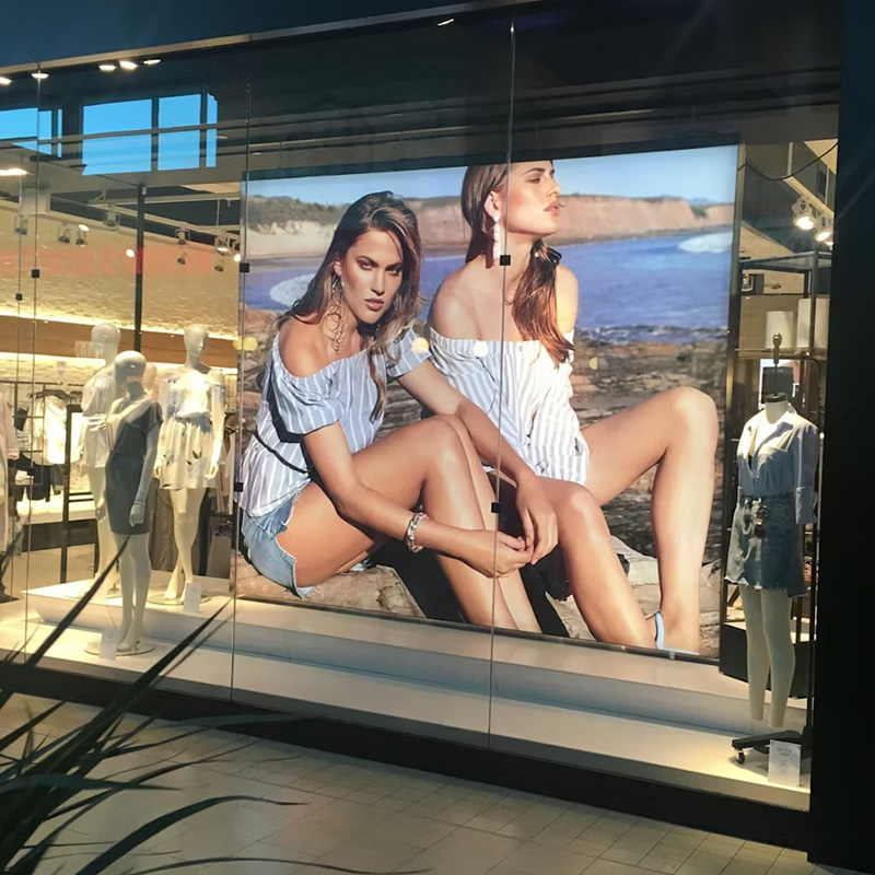 100/1 T-Flex LightBox enostranski - primer uporabe kot velika svetlobna reklama