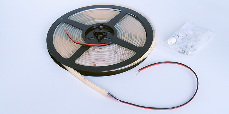 Trakovi LED MN-Sauna WP-320 - trak s pripadajočimi dodatki (lepilom, zaključki, pritrdilnimi elementi)