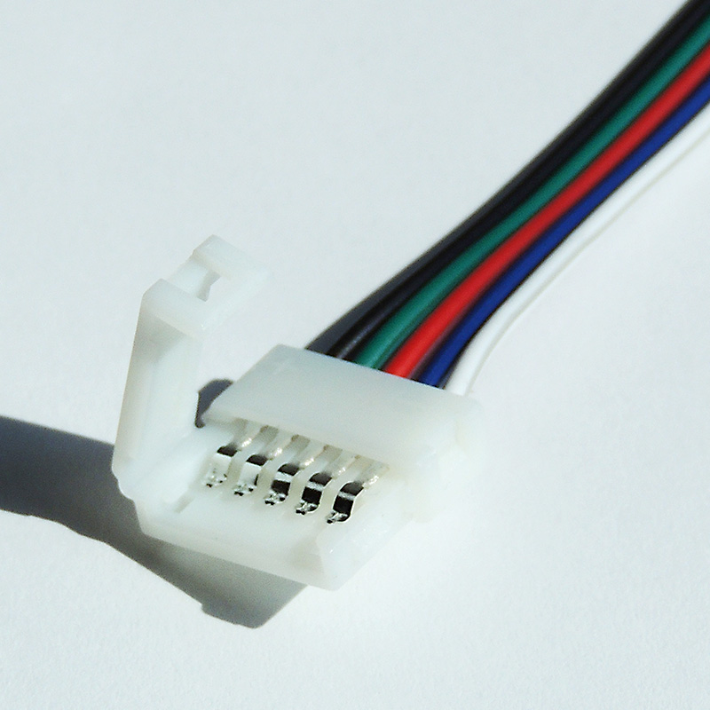 Kabel (5-pin) RGBW z enostranskim ali dvostranskim konektorjem za trak 12 mm - izgled konektorja