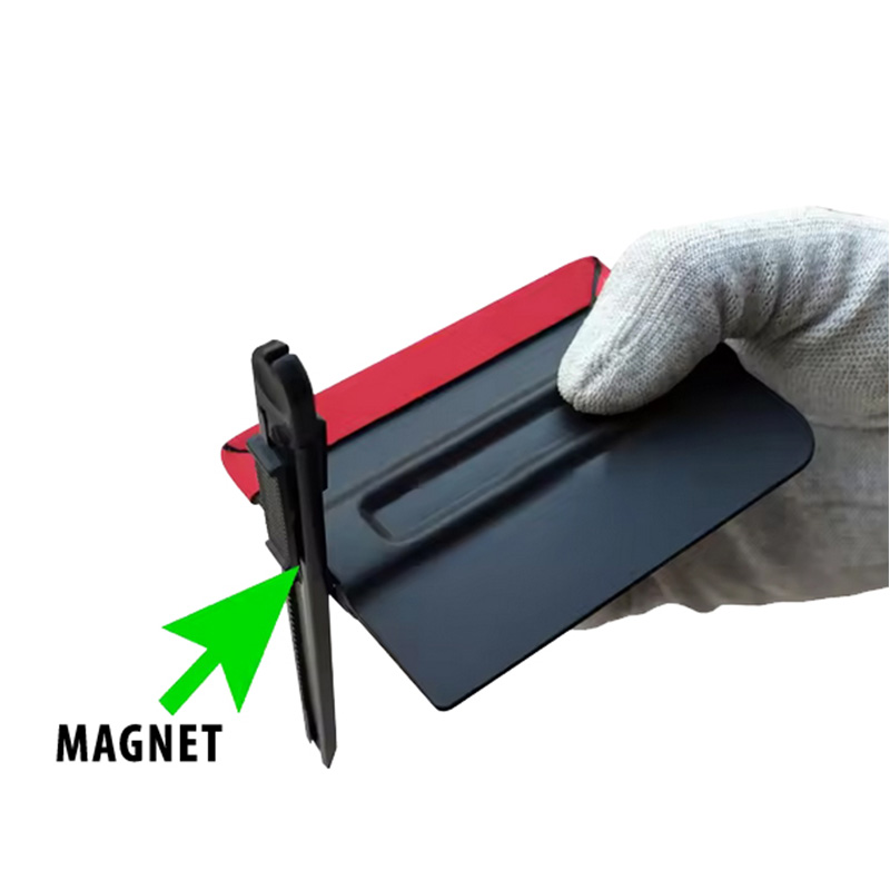 Gladilke - EG gladilka črna z rdečim filcem in magnetom - magnet